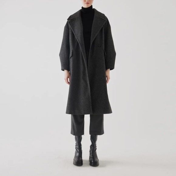 02 Fabulous Black Striped Oversized Bouclé Coat with Sleeve Detail - Picture 3 of 5